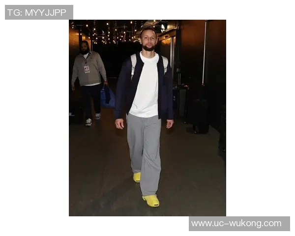 库里今日穿搭亮眼Nikex布克BlazerLow橙白配色展现活力与风格 库里今日穿搭亮眼Nikex布克BlazerLow橙白配色展现活力与风格